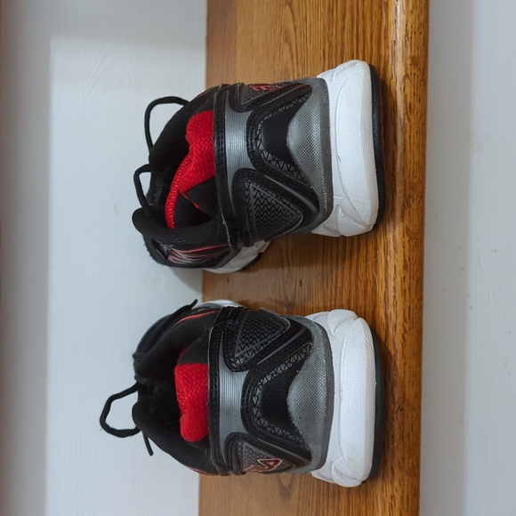 Fila men's running shoes size 11 black and red - Picture 5 of 8